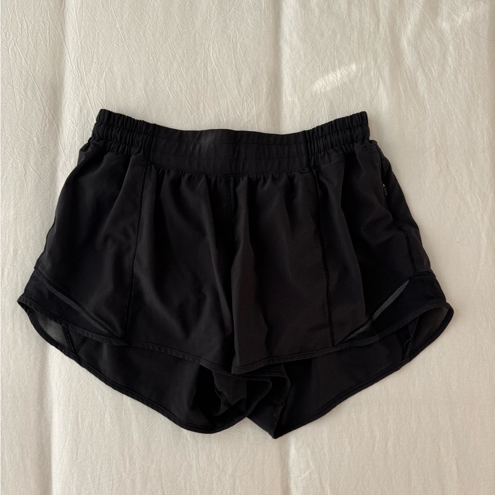 LULULEMON Hotty hot 2.5 shorts